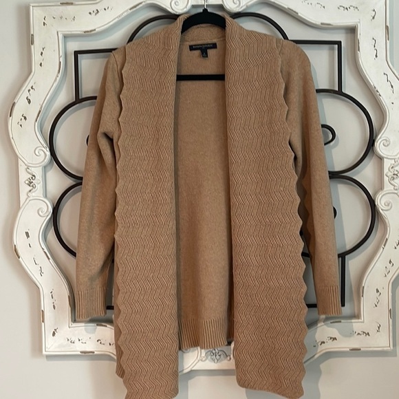 BANANA REPUBLIC SCALLOP TRIM KNIT CARDIGAN - Picture 1 of 8